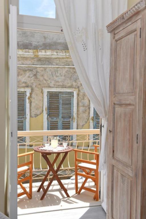 Oisyra Boutique Suites Ermoupoli Exterior photo