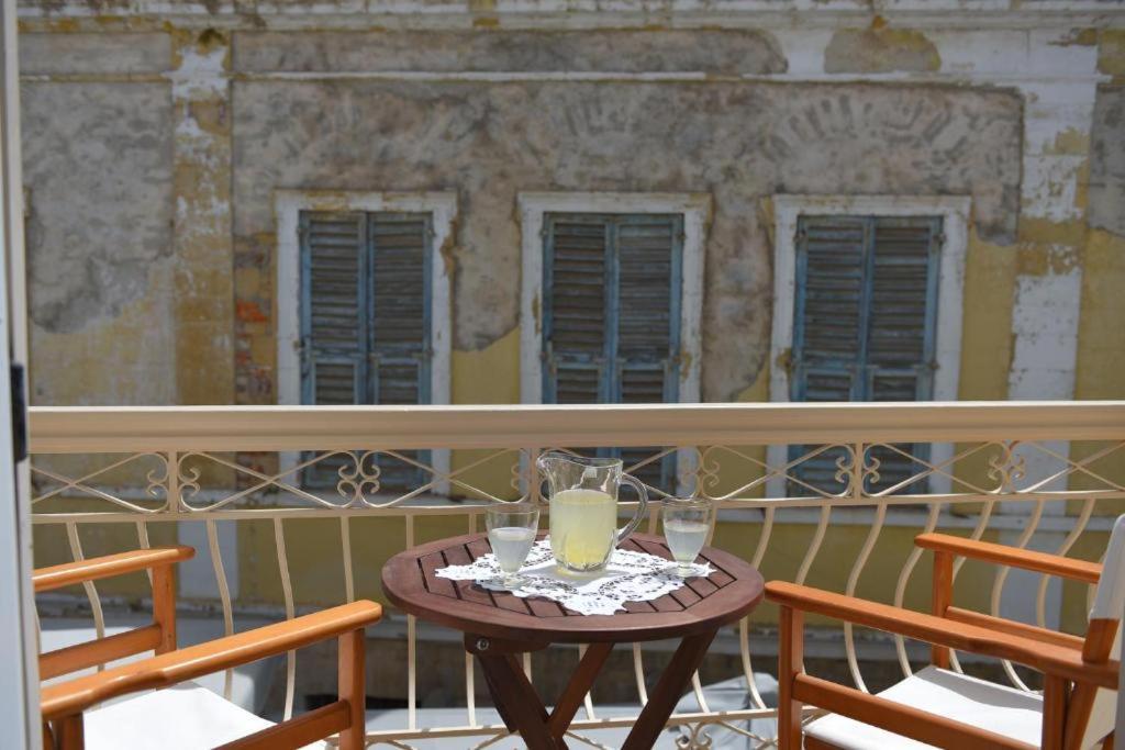 Oisyra Boutique Suites Ermoupoli Exterior photo